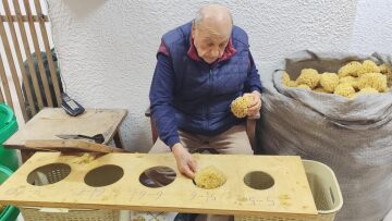 Μανώλης Κουτούζης: Η ιστορία του κοσμοπολίτη και πρωτοπόρου εμπόρου του σφουγγαριού της Καλύμνου