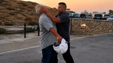 Πάρος: Τι ποινές αντιμετωπίζει ο οδηγός ταξί που γρονθοκόπησε τον ηλικιωμένο