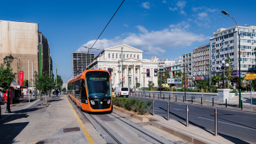 Πυκνώνουν τα δρομολόγια στο τραμ, μικρότερες αναμονές σε Σύνταγμα-Πικροδάφνη και Βούλα-ΣΕΦ
