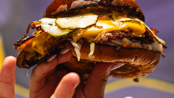 Bunstardz: Στη Ρόδο το burger αρχίζει από το bun
