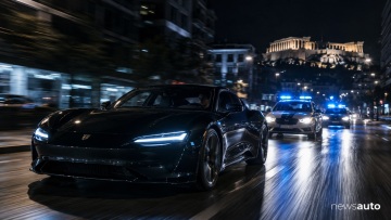Τα 300 άλογα δεν έφτασαν στους Έλληνες αστυνομικούς στην καταδίωξη της χρονιάς