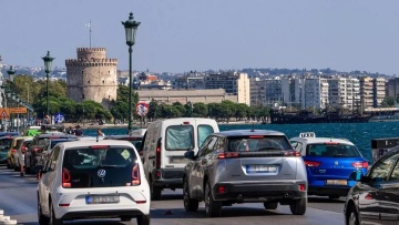 Τοποθετούν έξυπνες πινακίδες με ραντάρ έξω από σχολεία