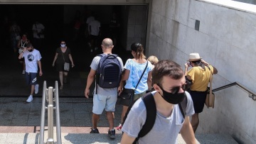 Κορωνοϊός: 404 παραβάσεις χθες για μη χρήση μάσκας