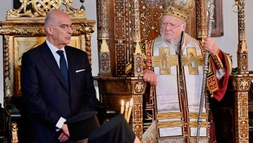 Στο Φανάρι ο Δένδιας – Παρών στη δέηση για τα θύματα των Τεμπών και των σεισμών Τουρκίας – Συρίας