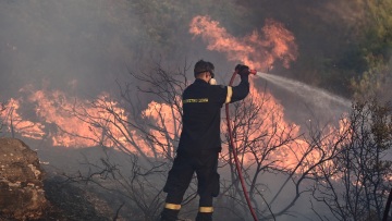 Φωτιά σε εγκαταλελειμμένο κτίριο στο Πικέρμι