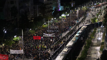 Ειρηνική η μεγάλη πορεία για το Πολυτεχνείο στην Αθήνα - Επεισόδια και μολότοφ στη Θεσσαλονίκη