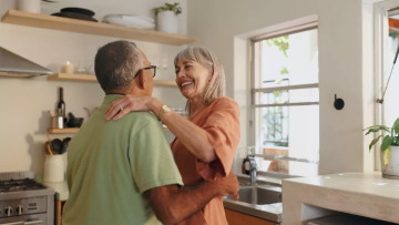 Μένουμε χώρια ή μαζί; Αυτό είναι το μυστικό για ευτυχισμένες σχέσεις με λιγότερες εντάσεις