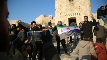 Συρία: O στρατός παραμένει έξω από την πόλη Χάμα αναφέρει ο υπουργός Άμυνας