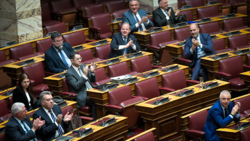 Υπερψηφίστηκε το νομοσχέδιο για τον κατώτατο μισθό με 157 ψήφους υπέρ έναντι 139 κατά