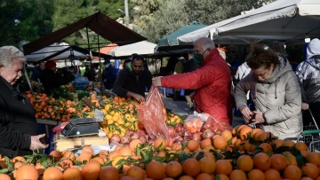 Λαϊκές αγορές: Οι πωλητές δεν χρειάζονται αποδεικτικό φορολογικής και ασφαλιστικής ενημερότητας για τις άδειες