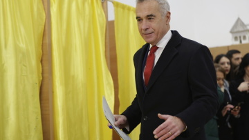 «Πραξικόπημα» η ακύρωση του πρώτου γύρου των προεδρικών εκλογών στη Ρουμανία λέει ο εθνικιστής υποψήφιος