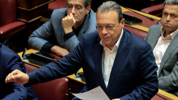 Σκληρό ροκ ΣΥΡΙΖΑ απέναντι στο ΠΑΣΟΚ υπό το φόβο νέων αποχωρήσεων 