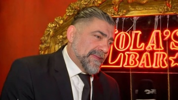 Μιχάλης Ιατρόπουλος σε ερώτηση για εμμονικούς θαυμαστές: Αυτά τα καραγκιοζιλίκια να τα ρωτάτε σε άλλους καραγκιόζηδες