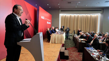 Φάμελλος: Δεν χρειάζεται μια αντιπολίτευση που θα χορεύει ταγκό - Ποιοι επέστρεψαν για την μετά Κασσελάκη εποχή