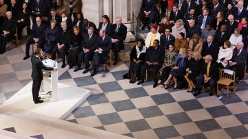 Στα εγκαίνια της Παναγίας των Παρισίων η Κατερίνα Σακελλαροπούλου με τον σύντροφό της - Δείτε φωτογραφία