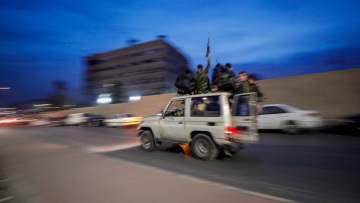 Οι αντάρτες εγγυήθηκαν την ασφάλεια των ρωσικών στρατιωτικών βάσεων στη Συρία, σύμφωνα με το Κρεμλίνο