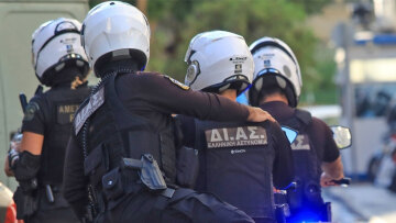 Στη φάκα κύκλωμα πολεοδόμων που εξέδιδε παράνομες άδειες - Xειροπέδες σε 20 άτομα