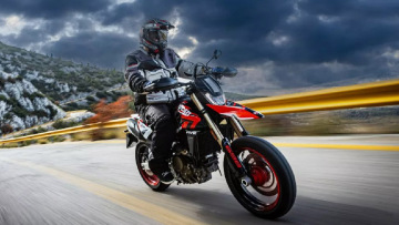 Δοκιμάζουμε την εκρηκτική Ducati Hypermotard 698 Mono - Πόσο κοστίζει;
