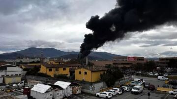 Φλωρεντία: Έκρηξη σε διυλιστήριο - Μαύρος καπνός κάλυψε τον ουρανό