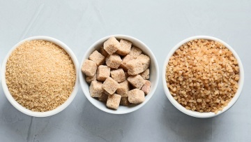 Μαύρη VS καστανή ζάχαρη: Ποια είναι η διαφορά;