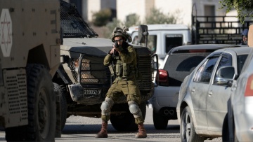 Το Ισραήλ εντατικοποιεί τις επιχειρήσεις στη Δυτική Όχθη μετά τις εκρήξεις σε σταθμευμένα λεωφορεία 