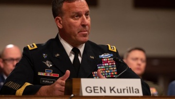 ΗΠΑ: Ο επικεφαλής της Centcom επισκέφθηκε Αμερικανούς στρατιώτες και δυνάμεις των Κούρδων στη Συρία