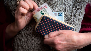 Συντάξεις, έκτακτο επίδομα, δώρο χριστουγέννων: Πότε θα πληρωθούν - Αναλυτικά οι ημερομηνίες