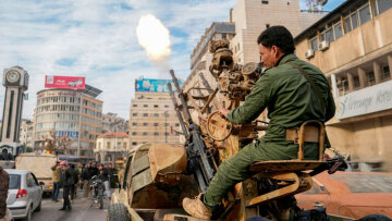 Μετά το Ιράν και το Κατάρ ανοίγει δίαυλο επικοινωνίας με τη νέα κυβέρνηση τζιχαντιστών στη Συρία