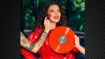 «Βινύλιο ή κασέτα»: Η Φωτεινή Δάρρα επιστρέφει στο Half Note με τραγούδια που άφησαν εποχή