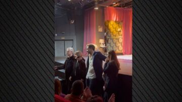 Συγκινητικές στιγμές στο Θέατρο Άλφα: Τα τρυφερά λόγια του Ιορδανίδη για τους Ληναίο και Φωτίου - Έκλαιγε η Ματίκα 