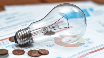 Ρεύμα: Φθηνότερο θα είναι το μεσημέρι και τα μεσάνυχτα για το 2025 - Αναλυτικά οι ώρες