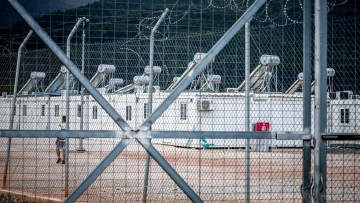 Μαλακάσα: Βίντεο από τα βασανιστήρια στον 16χρονο στη δομή μεταναστών - Τον ξεγύμνωσαν και τον χτύπησαν