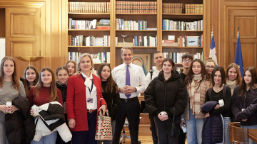 Μητσοτάκης: Μίλησε με μαθητές Γυμνασίου και Λυκείου για την εκπαίδευση, τους άστεγους και την ακρίβεια