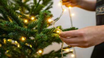 Πόσο ρεύμα καίνε τα χριστουγεννιάτικα λαμπάκια και πώς μπορείτε να μειώσετε την κατανάλωση