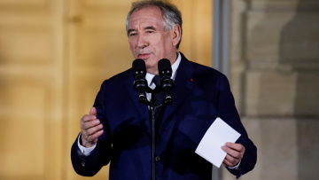 Γαλλία: Αντίθετοι στην πρόταση μομφής κατά της κυβέρνησης Μπαϊρού οι Σοσιαλιστές