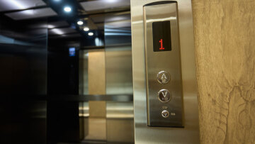 Πότε λήγει η προθεσμία για την πιστοποίηση στα ασανσέρ πολυκατοικιών - Ποιοι κινδυνεύουν με πρόστιμα έως 60.000 ευρώ