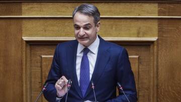 Μηδενίζονται οι προμήθειες στις πληρωμές μέσω τραπεζών, διπλασιάζεται ο ΕΝΦΙΑ στα ακίνητα που κατέχουν  - Δείτε τι ισχύει για όλες τις συναλλαγές