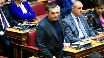 Να καταψηφίζει τις αμυντικές δαπάνες εμφανίζεται ο Τσίπρας στα πρακτικά της Βουλής - Υπερψηφίσαμε, έγινε λάθος με την μαγνητική κάρτα, λέει η πλευρά του