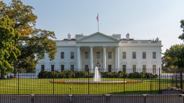 Ο Τραμπ είναι πολύ ενοχλημένος με τον Ζελένσκι, λέει ο σύμβουλος ασφαλείας του Λευκού Οίκου