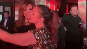 Μιμή Ντενίση: Χορεύει «δυνατά-δυνατά» με την κόρη της