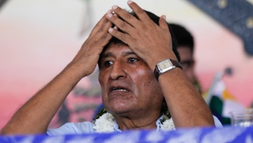 Ο πρώην πρόεδρος της Βολιβίας καταγγέλλει την έκδοση εντάλματος σύλληψης σε βάρος του 