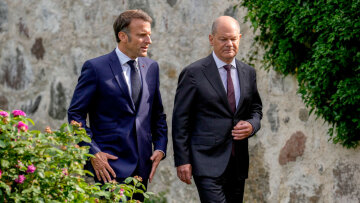 Σε πολιτική δίνη Βερολίνο και Παρίσι: Η αβεβαιότητα «αγκαλιάζει» την ΕΕ με φόντο την επιστροφή του Τραμπ