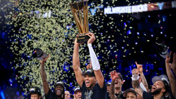 Μυθικός Αντετοκούνμπο με triple double οδήγησε τους Μπακς στην κατάκτηση του NBA Cup, 97-81 τους Οκλαχόμα Σίτι Θάντερ 