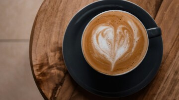 Η παράξενη γεύση καφέ που κατακλύζει το διαδίκτυο και φτιάχνεται με κρεμμύδια: Θα τη δοκιμάζετε;