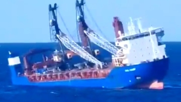 Ρωσικό φορτηγό πλοίο βυθίστηκε στη Μεσόγειο - Δύο μέλη του πληρώματος αγνοούνται	