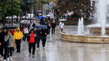 Καιρός: Η κακοκαιρία «Elena» φέρνει βροχές και χιόνια και στην Αττική - Οι συστάσεις των αρχών για τους εκδρομείς 