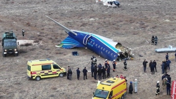 Ρωσία: Το Κρεμλίνο αρνείται να παραδεχθεί ότι έχει ευθύνη για την πτώση του αεροσκάφους στο Καζακστάν