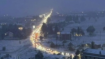 Αράχωβα: Μεγάλο το πρόβλημα να έρχεται ο κόσμος χωρίς αλυσίδες, λέει ο δήμαρχος για το χθεσινό μποτιλιάρισμα χιλιομέτρων