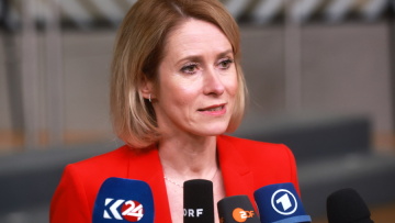 Πόλεμος στην Ουκρανία: Τα μηνύματα που στέλνει η Ουάσινγκτον υιοθετούν το ρωσικό αφήγημα, λέει η Kάλας