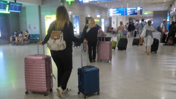 Άγγιξαν τα 37 εκατ. οι διεθνείς αεροπορικές και οδικές αφίξεις στο 11μηνο, +3,4 εκατ. από το 2023